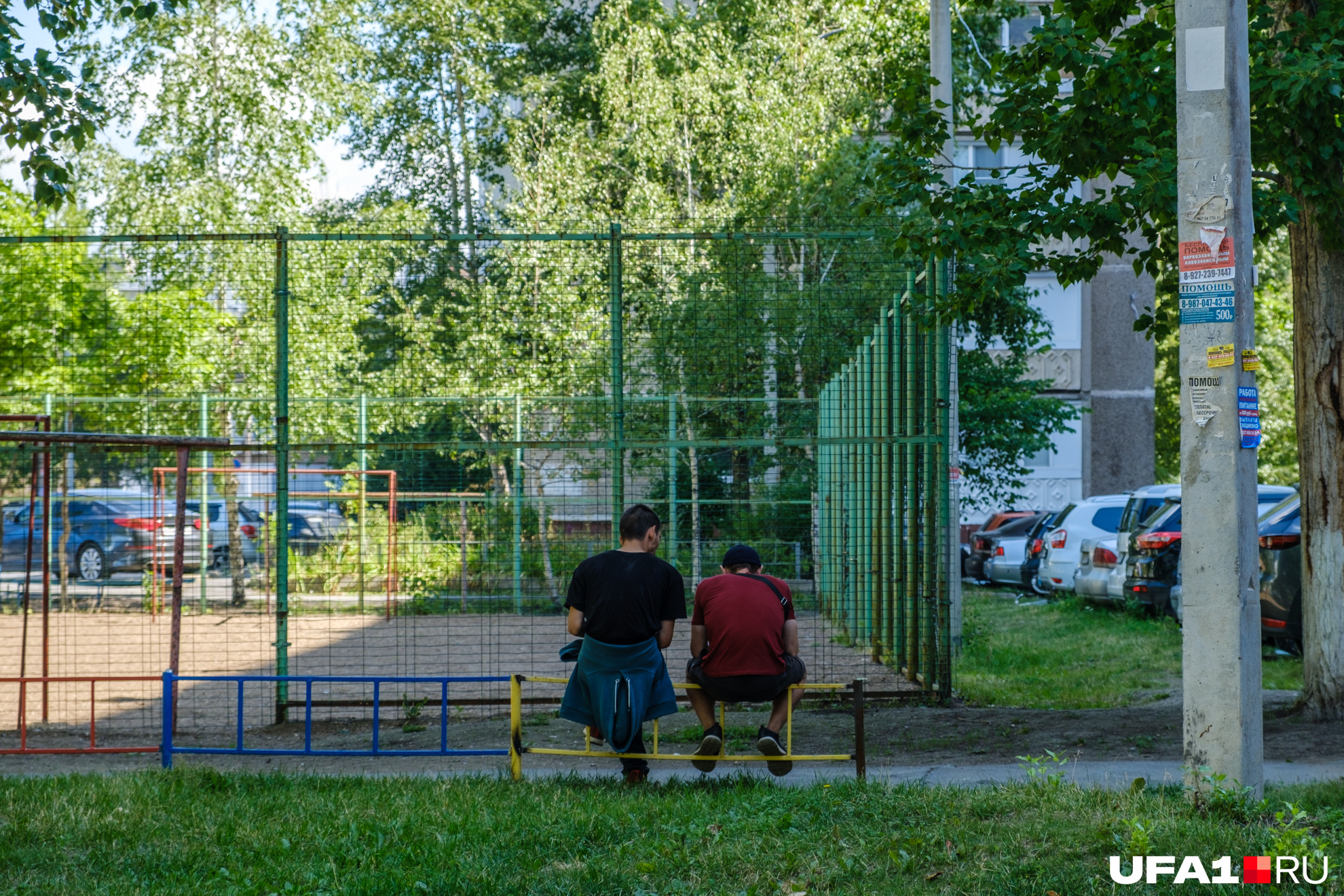 К слову, на доме нет никаких граффити или надписи, что здесь вырос Рустем Булатов. Возможно, это из-за того, что он до сих пор здесь живет
