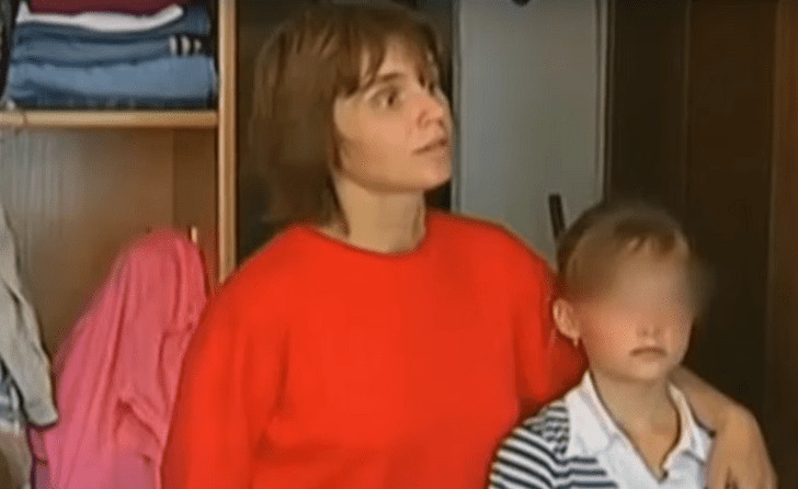Мать Дианы Анна, по словам журналистов, внешне выглядит совершенно обычной и даже привлекательной женщиной