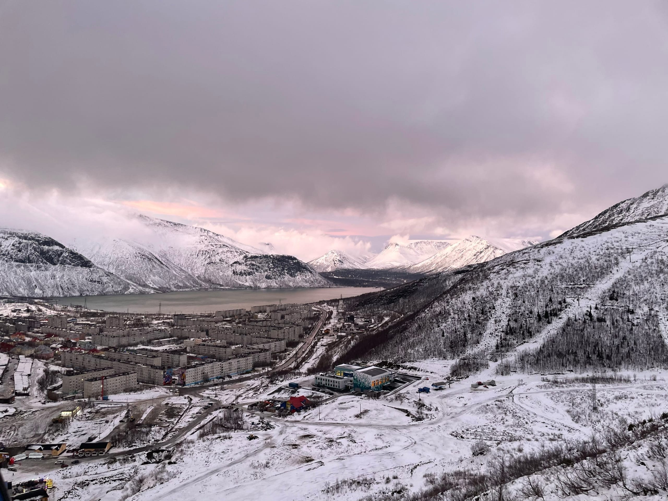 Гора Айкуайвенчорр Мурманская область. Гора Айкуайвенчорр Мурманская область фото. Гора Вудъяврчорр. Лавина в Хибинах.