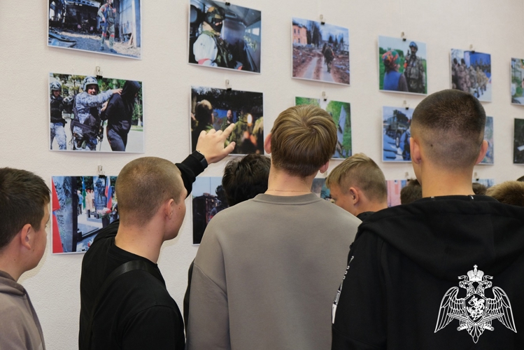 В Курске к 9-летию со дня образования территориального управления Росгвардии открылась фотовыставка