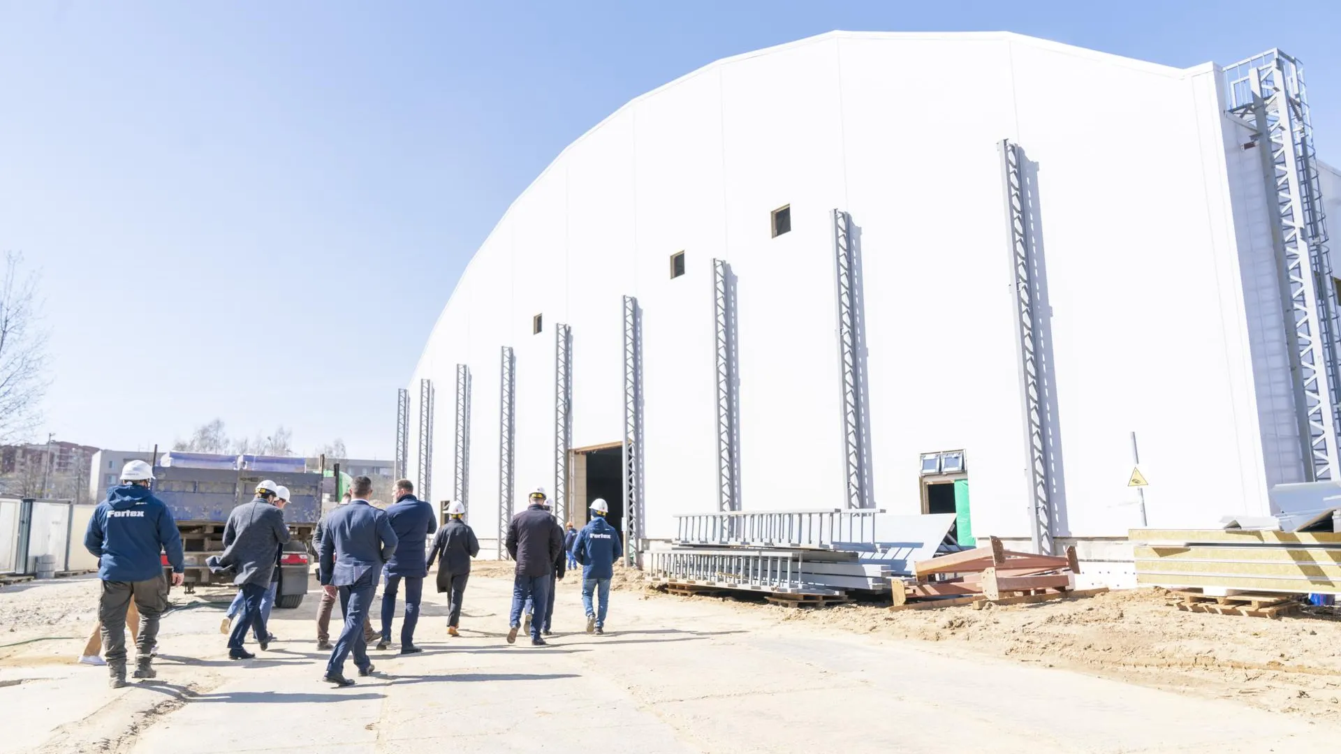 на футбольном стадионе. футбольный манеж домодедово. манеж заря на щелковской. футбольный манеж домодедово. манеж в заборье.