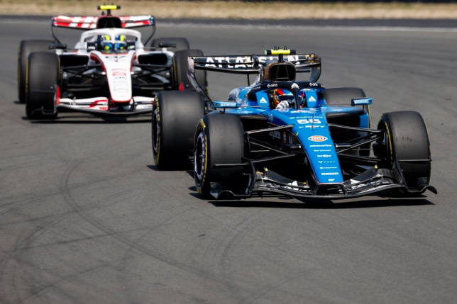 Карлос Сайнс за рулём Williams FW48 на трассе Гран При Китая, фото пресс-службы команды