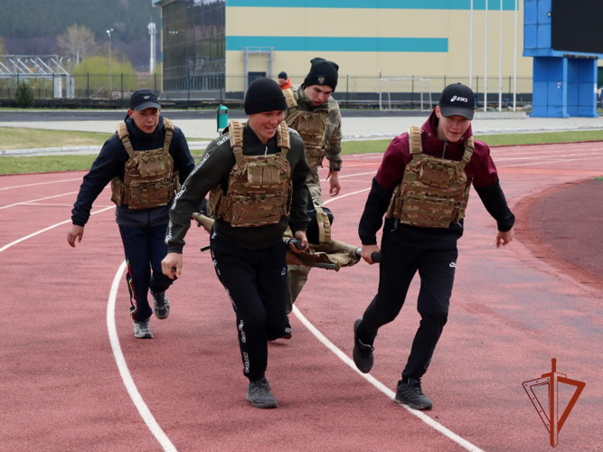 При содействии Росгвардии в Республике Алтай прошла военно-спортивная эстафета для допризывной молодежи