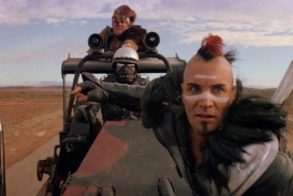 Кадр из фильма «Безумный Макс 2: Воин дороги» (1981)