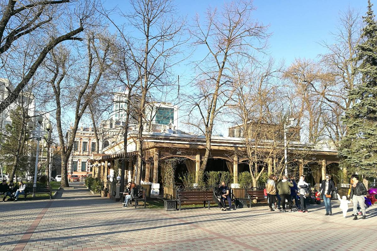 Задымление на кухне ресторана Bellini в центре Краснодара испугало прохожих