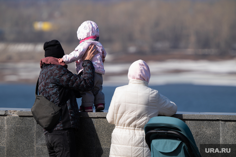 Обзорная по городу. Пермь , семья, набережная, кама, река, весна, осень