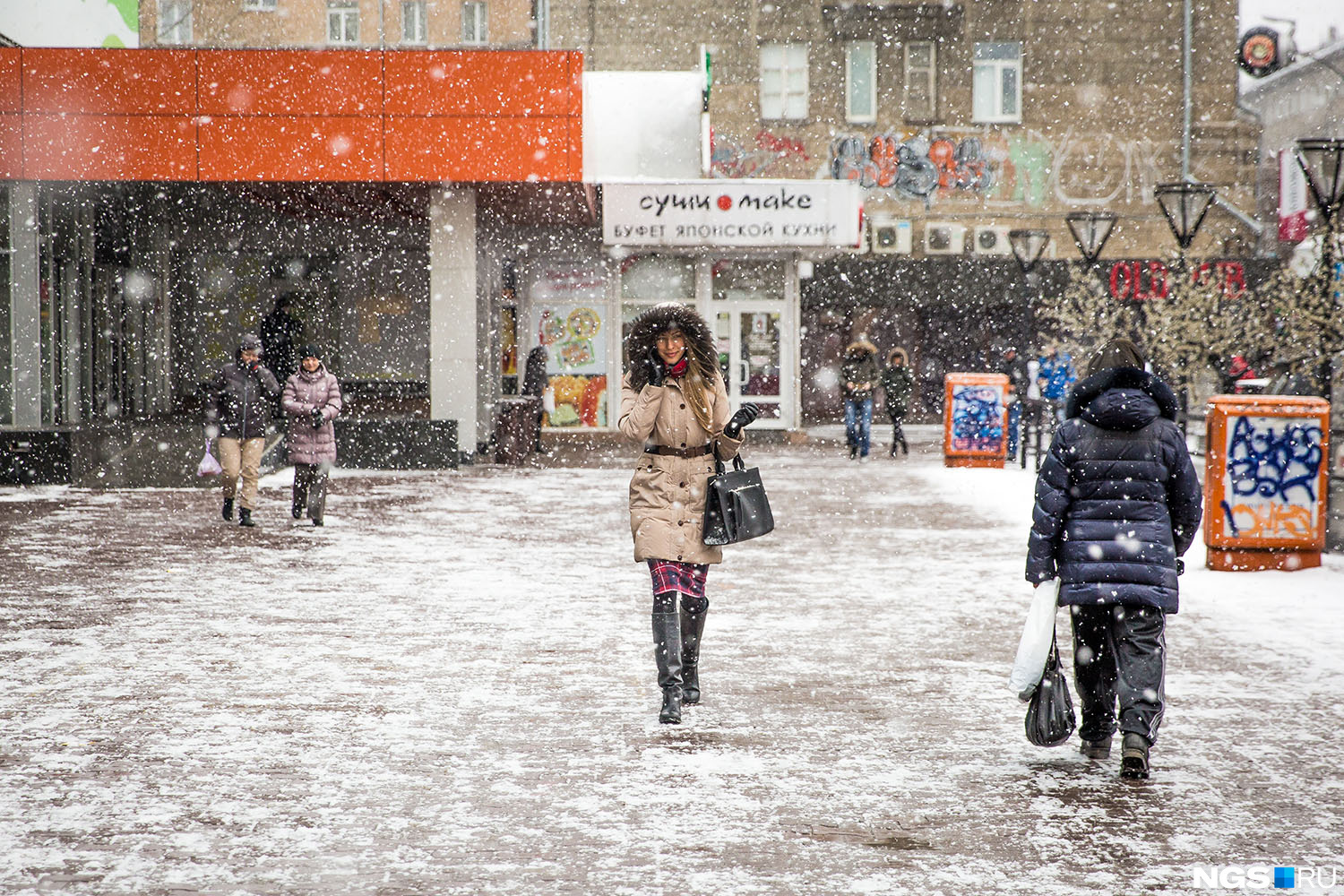 В марте будут морозы в москве. Снегопад. Снегопад в Москве. Новосибирск в марте. Снег в Новосибирске.