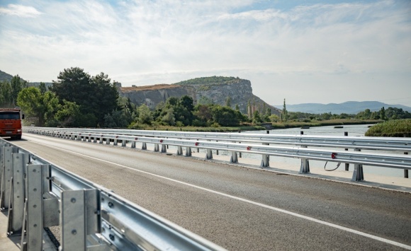 Со 2 до 8 ноября на мосту через речку Черная в Инкермане введут реверсивное движение