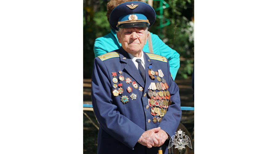 Росгвардия провела «Парад у дома ветерана» в Воронеже