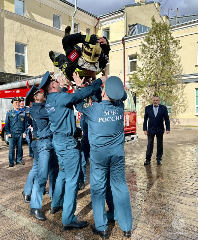 В Главном управлении МЧС России по г. Москве состоялись проводы огнеборца на заслуженный отдых