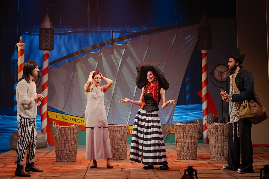 fae7ee534b00e39411890b5b89b635f1 lrs06040 resized