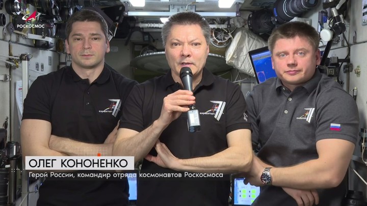 Сплотившись вокруг великой цели: Русские космонавты поздравили страну с орбиты Земли