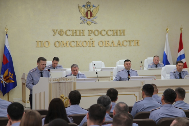 Начальник УФСИН России по Омской области Сергей Балдин поздравил сотрудников ведомства с присвоением первых и очередных специальных званий
