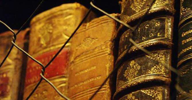 Во Франции рассказали о смертельно опасных книгах