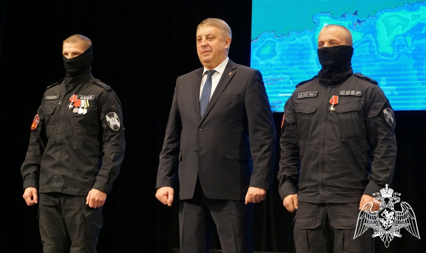 В день народного единства сотрудникам Росгвардии вручили государственные награды