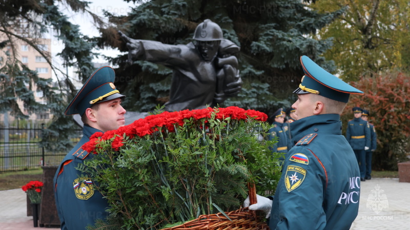 В год 35-летия МЧС России в Нижнем Новгороде открыт обновленный мемориал «Подвиг пожарного»