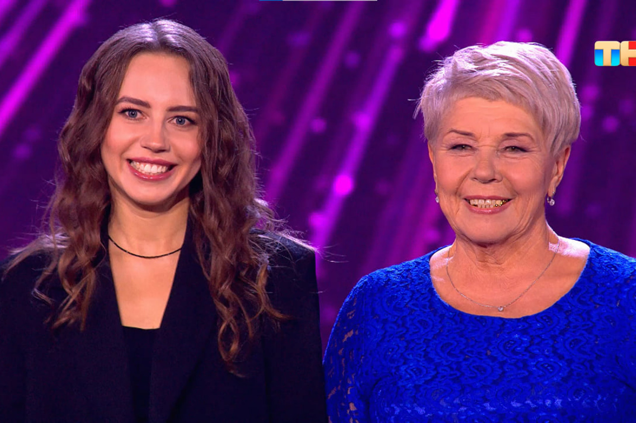 прошлое воспоминания. песня называется воспоминания. красивая девушка ждет. душевные воспоминания. девушка вспоминает.