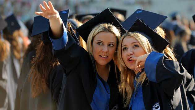 Турецкая молодежь уезжает из страны на фоне роста цен и неопределённых перспектив