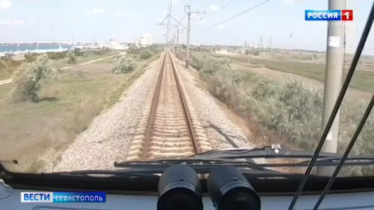 В Крыму обнаружили поломки в пассажирских поездах></div><div class=