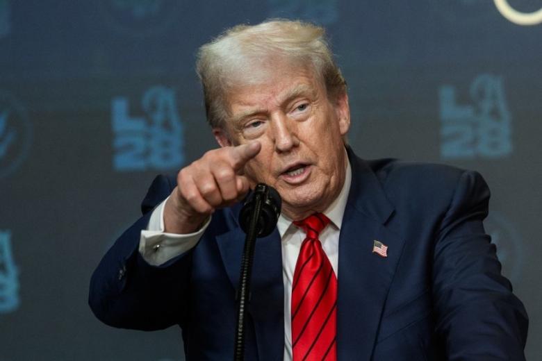 Трамп отложил введение новых «высоких пошлин» против Китая на 90 дней
