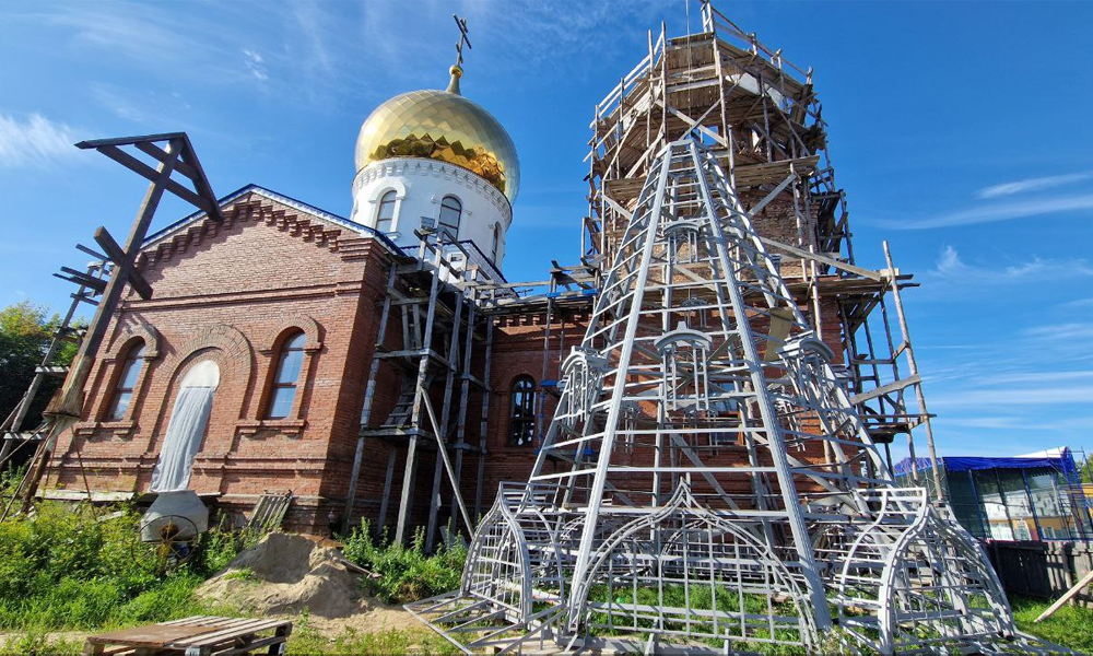 В Большеречье изготовили каркас шатра для храмовой колокольни