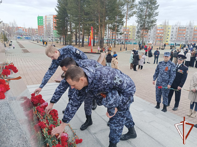 В Югре военнослужащие и сотрудники Росгвардии приняли участие в торжественных мероприятиях, посвященных Дню Победы 