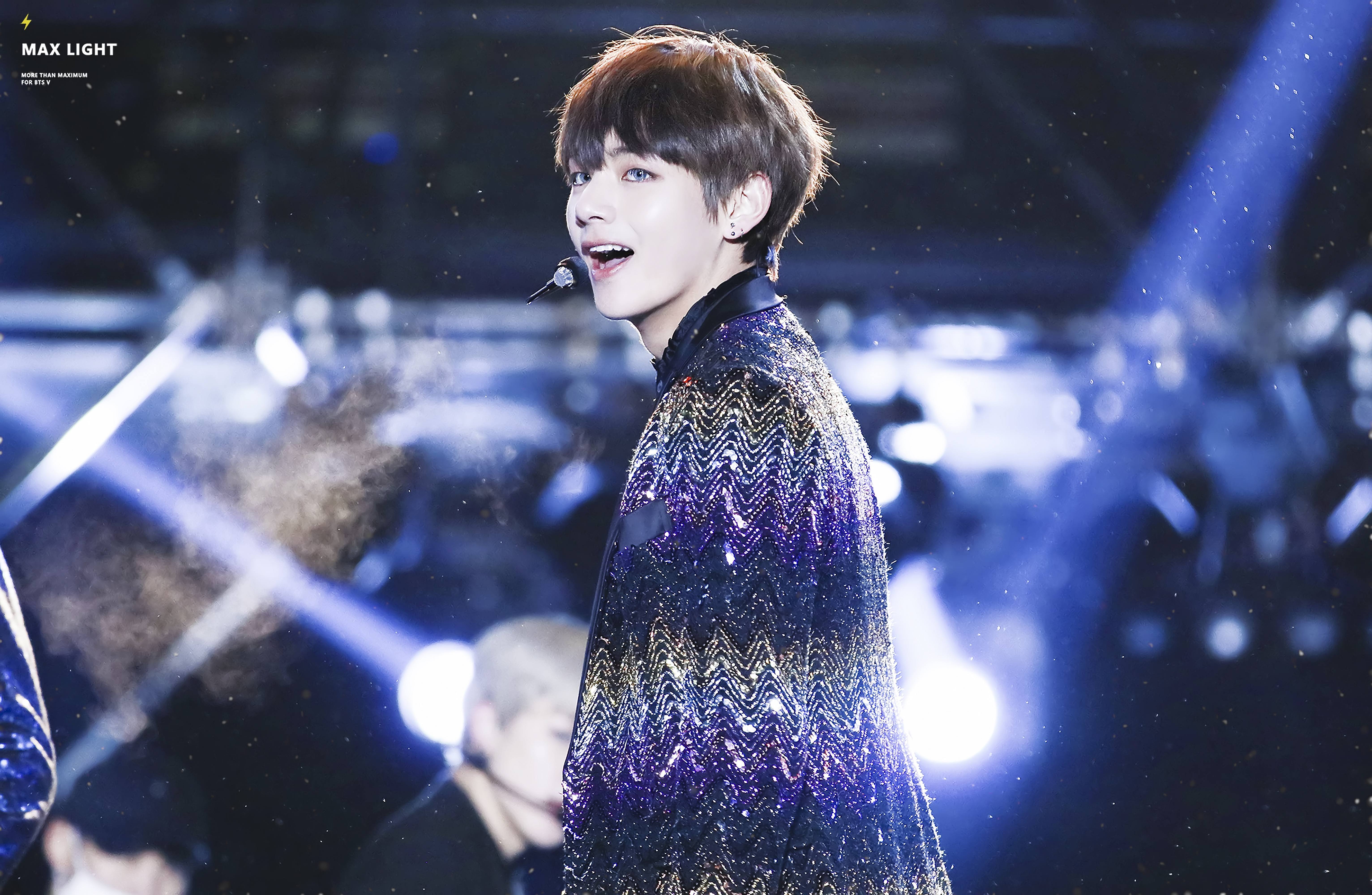 Тэхен блэк свон. Тэхен бтс 2021. Тэхен бтс. Тэхён сингулярити. Тэхен бтс.