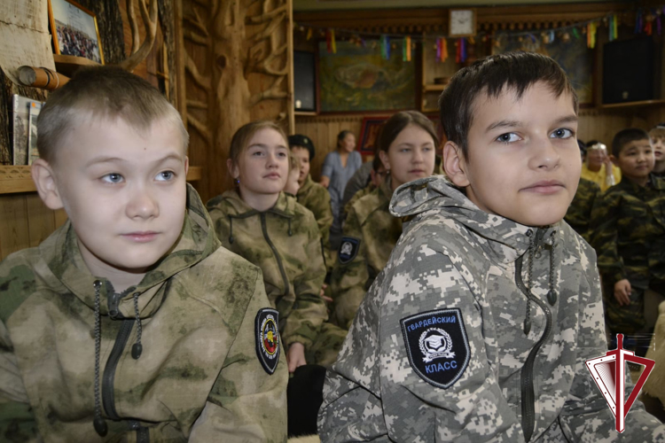 Подшефные воспитанники ОМОН «Бизон» посетили Центр духовности им. К.И. Максимовой - Сайыыны