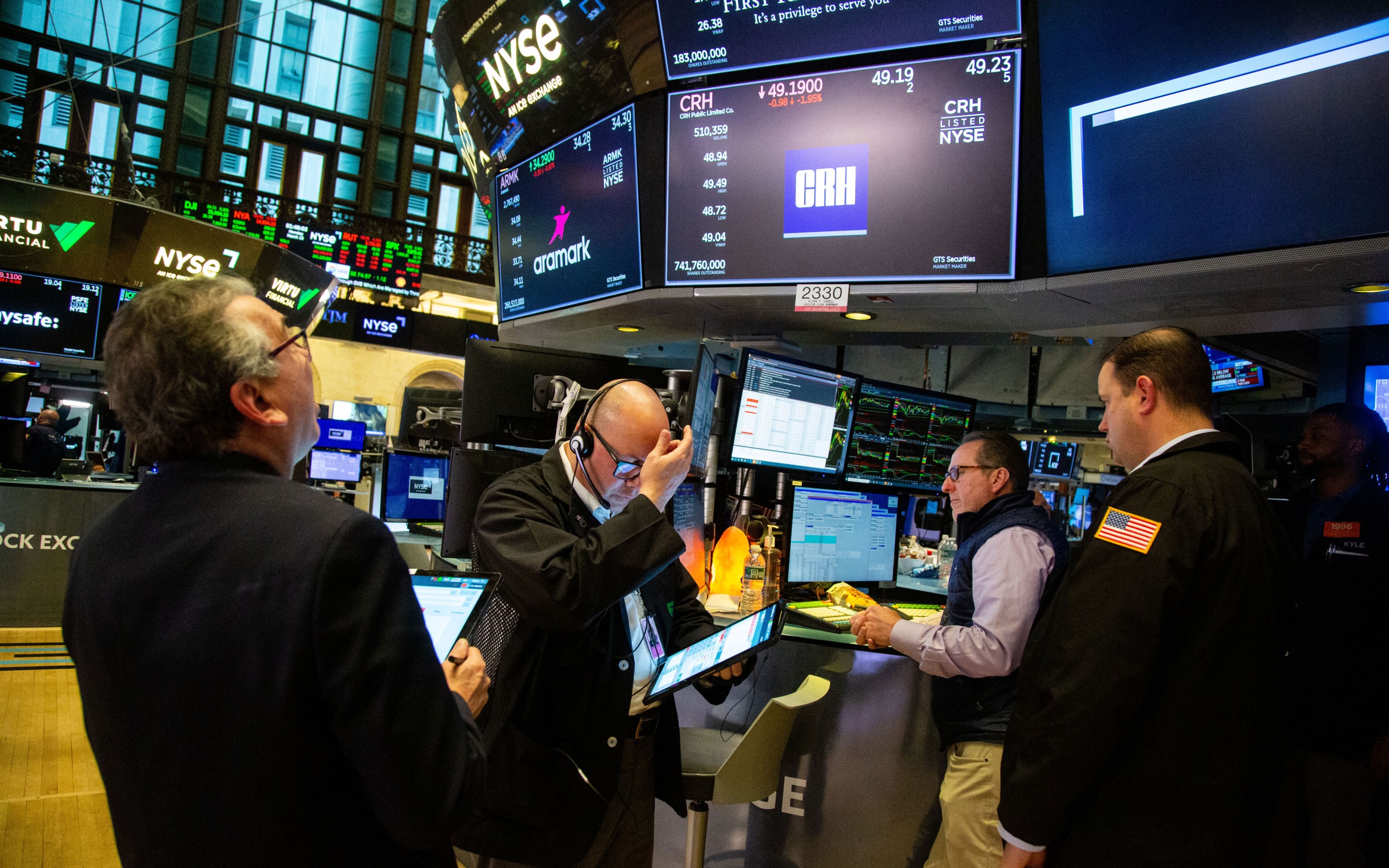 Индексы S&P 500 и Nasdaq обновили рекорды, Dow Jones слегка снизился