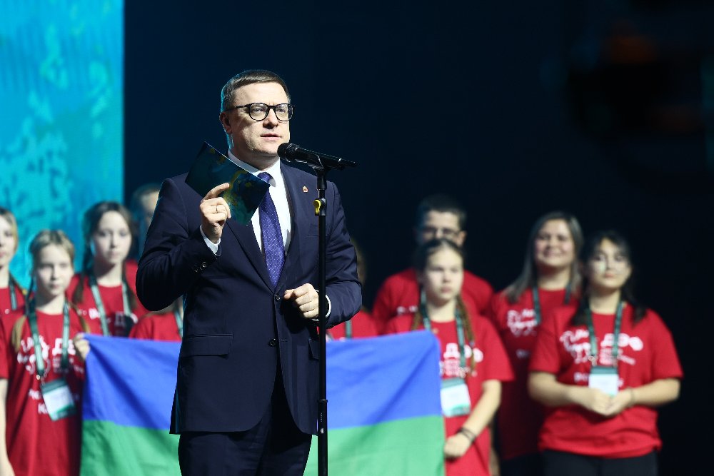 Алексей Текслер наградил победителей III Всероссийского детского экологического форума