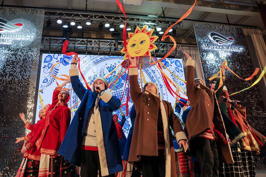 Чародеи на ОЭМК, или Как металлурги год провожали