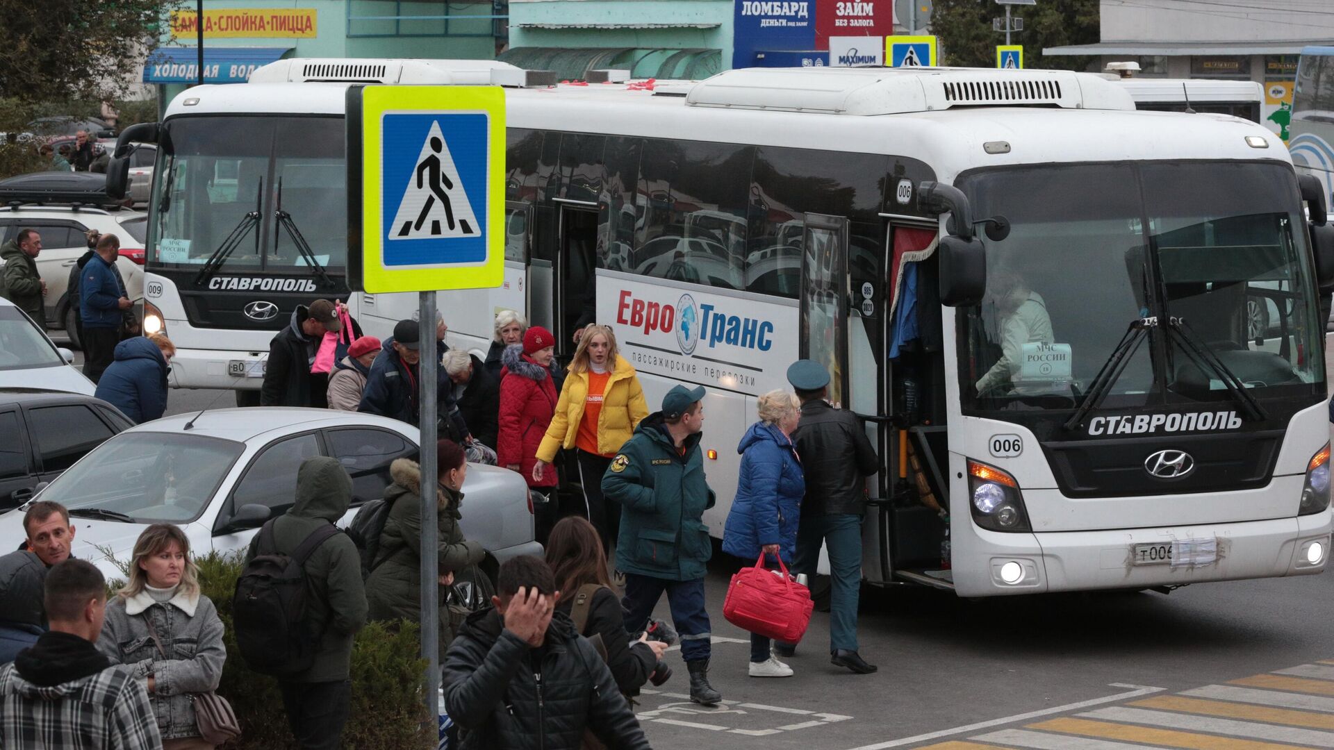 Херсон эвакуация. Херсон красивые места. Херсон центр города 2022. Получить в херсоне. Вручение паспортов россии в херсонской области.