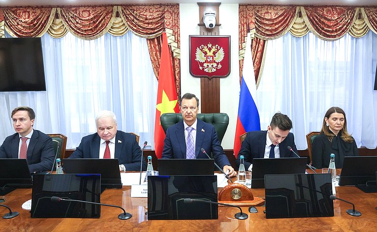 Первый заместитель Председателя Совета Федерации Андрей Яцкин и заместитель Председателя Национального собрания Социалистической Республики Вьетнам Нгуен Кхак Динь провели совместное заседание групп по межпарламентскому сотрудничеству в онлайн-формате