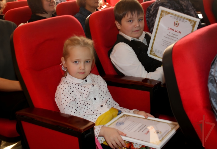 В Управлении Росгвардии по Хабаровскому краю определены победители конкурса детских рисунков