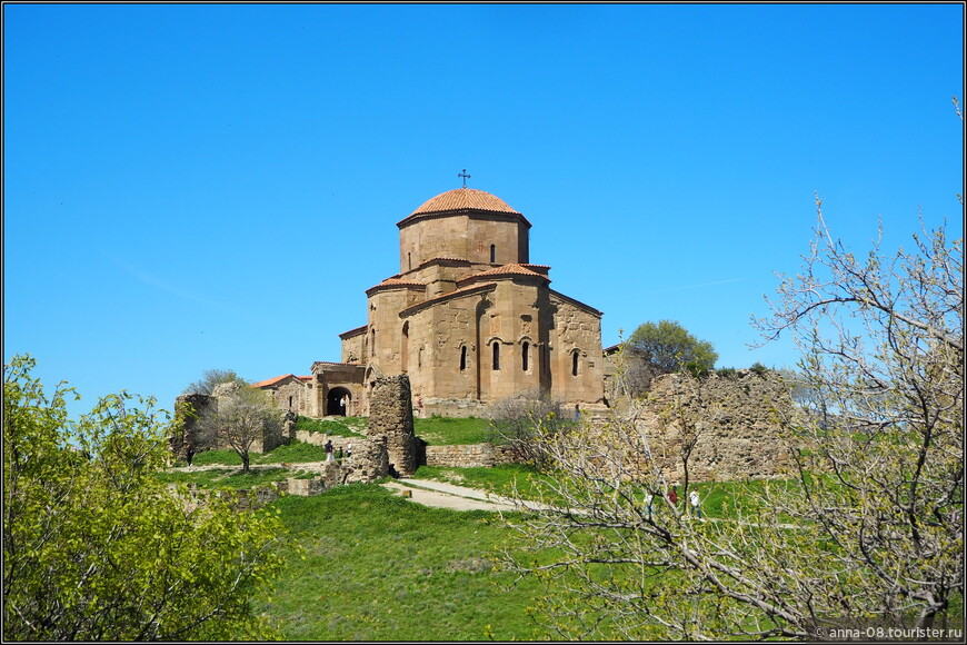 Джвари - храм, построенный в VII веке у слияния рек Арагви и Куры