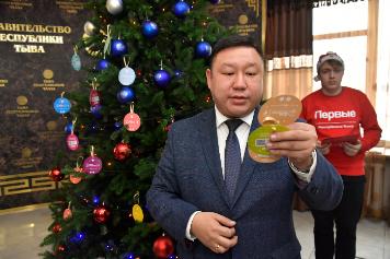 Мечты детей с «Ёлки желаний» исполнят члены правительства Тувы