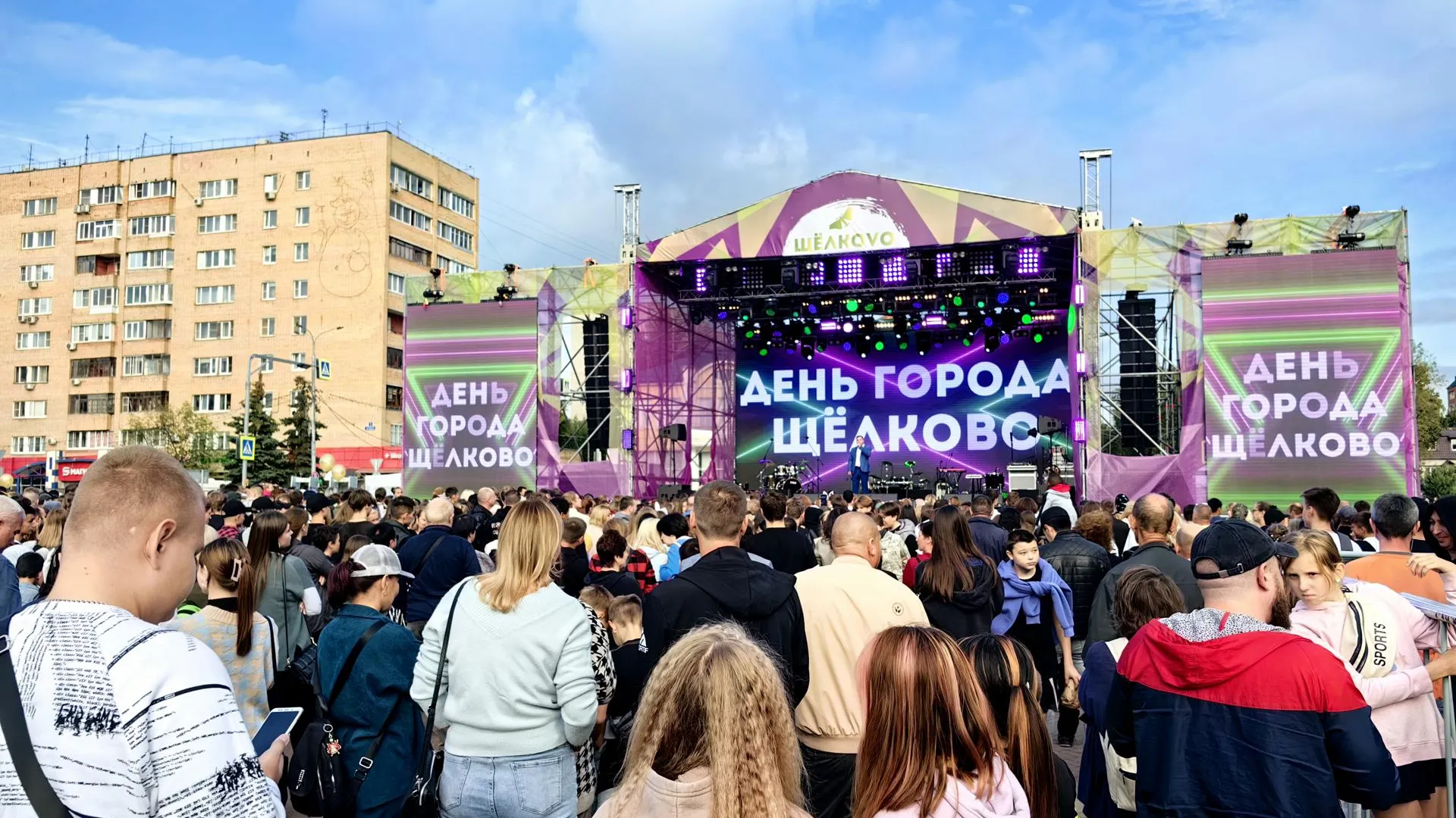 День города 2023 в Чите: танцующие африканцы, предложение руки и сердца и рейд п