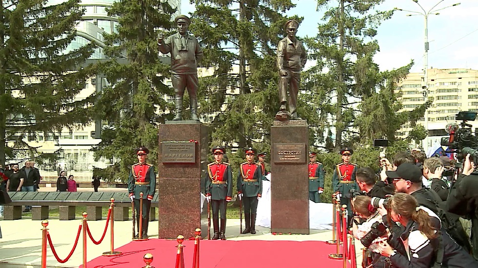 В Екатеринбурге открыли памятник герою Советского Союза, командиру легендарной 9 роты ВДВ в Афганистане Валерию Востротину