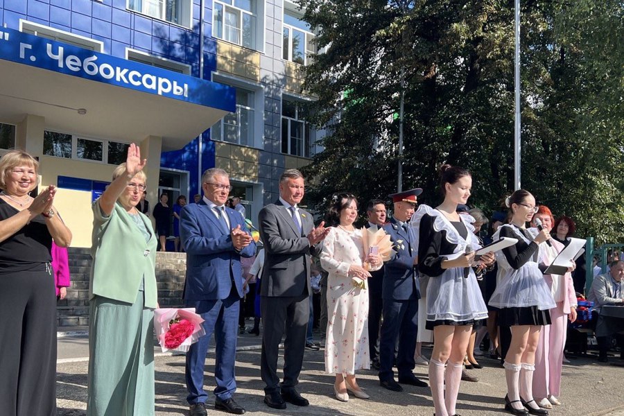 Депутаты Госсовета поздравили учащихся и педагогов Чувашии с Днем знаний