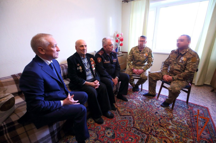 Начальник Управления Росгвардии по Томской области поздравил с Новым годом 98-летнего ветерана Великой Отечественной войны (видео)