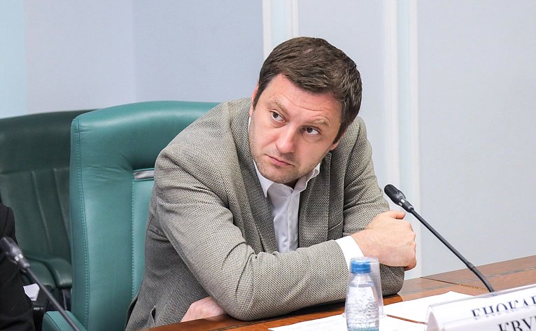 Круглый стол Комитета СФ по экономической политике на тему «Автономные транспортные средства: от испытаний к интеграции в правовое поле РФ»