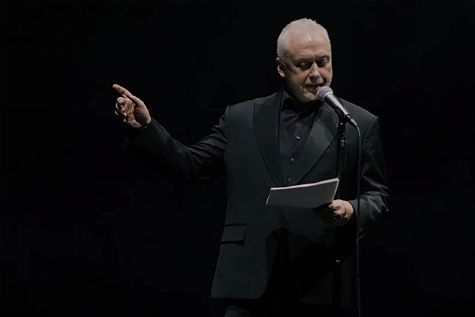 Вадим Демчог в спектакле. Фото: www.arlekiniada.com/zgis (сайт проекта)