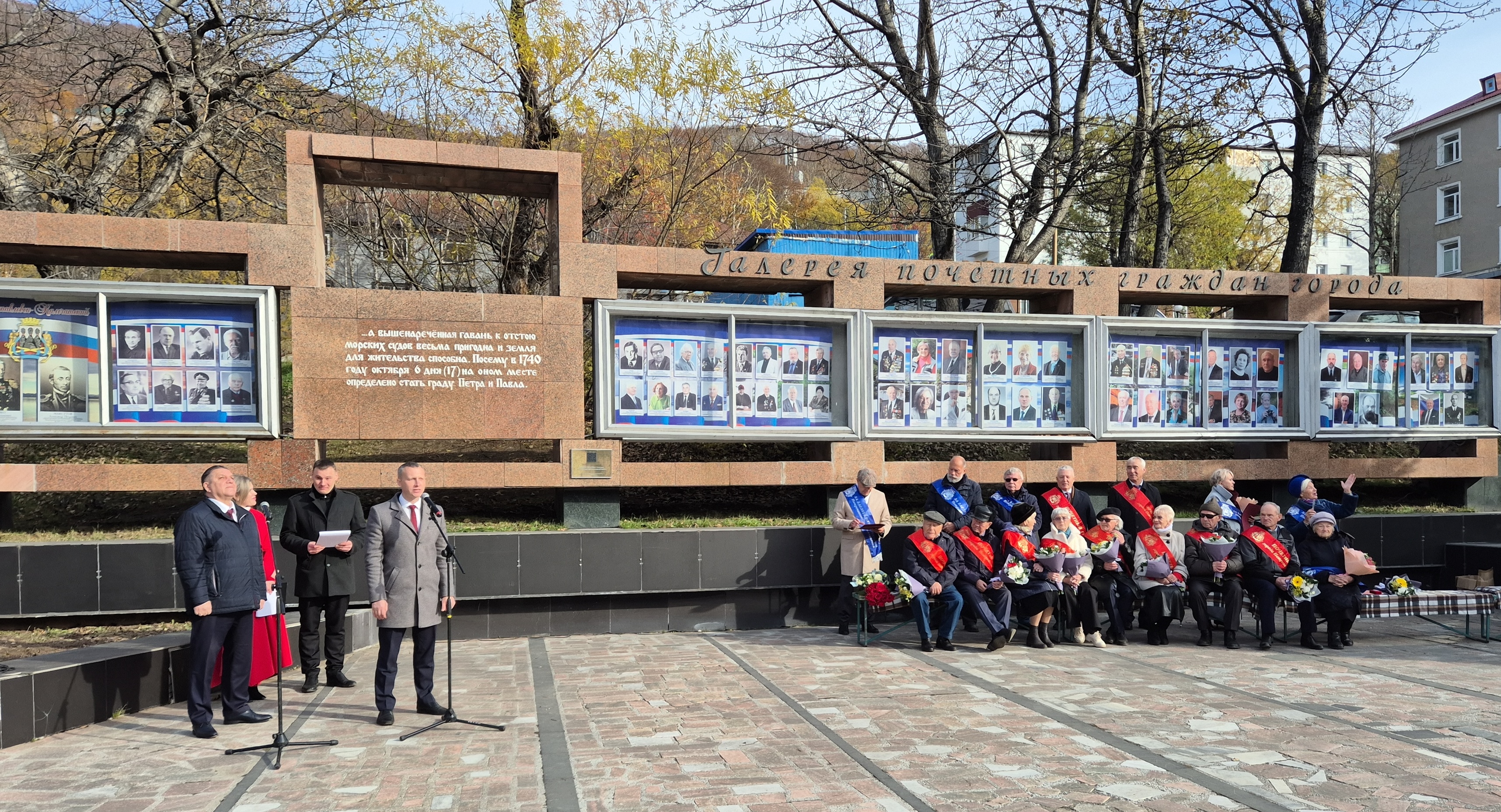Глава города Евгений Беляев: Почётные граждане и обладатели знака «За заслуги перед городом» являются настоящим примером самоотдачи, служения и верности делу