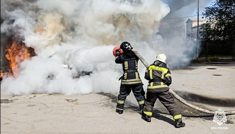 За сутки омские огнеборцы ликвидировали десять пожаров