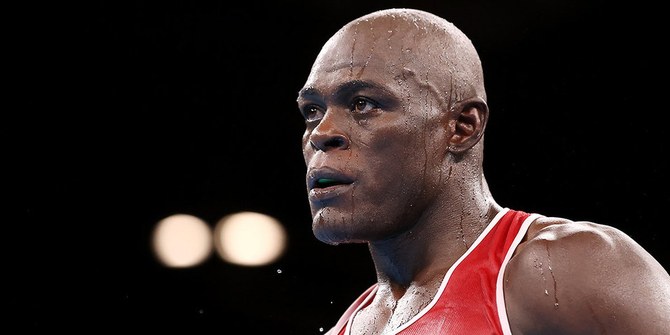Боксер-супертяжеловес из Камеруна ударил женщину-рефери на Играх Содружества