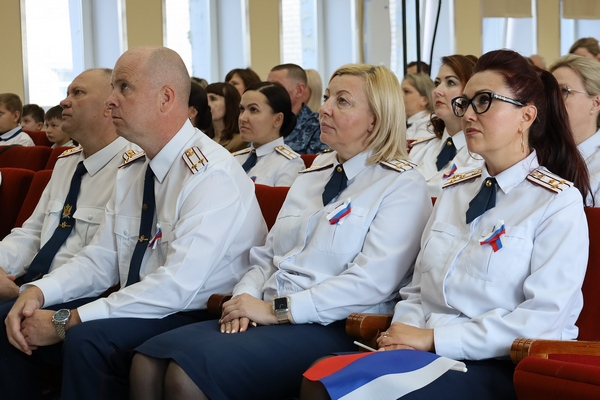 В ГУФСИН России по Челябинской области состоялось торжественное мероприятие, посвященное Дню Государственного флага Российской Федерации