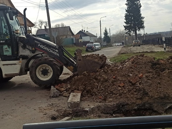 Жители Фатежа остались без водоснабжения из-за неудачного включения новой линии водовода