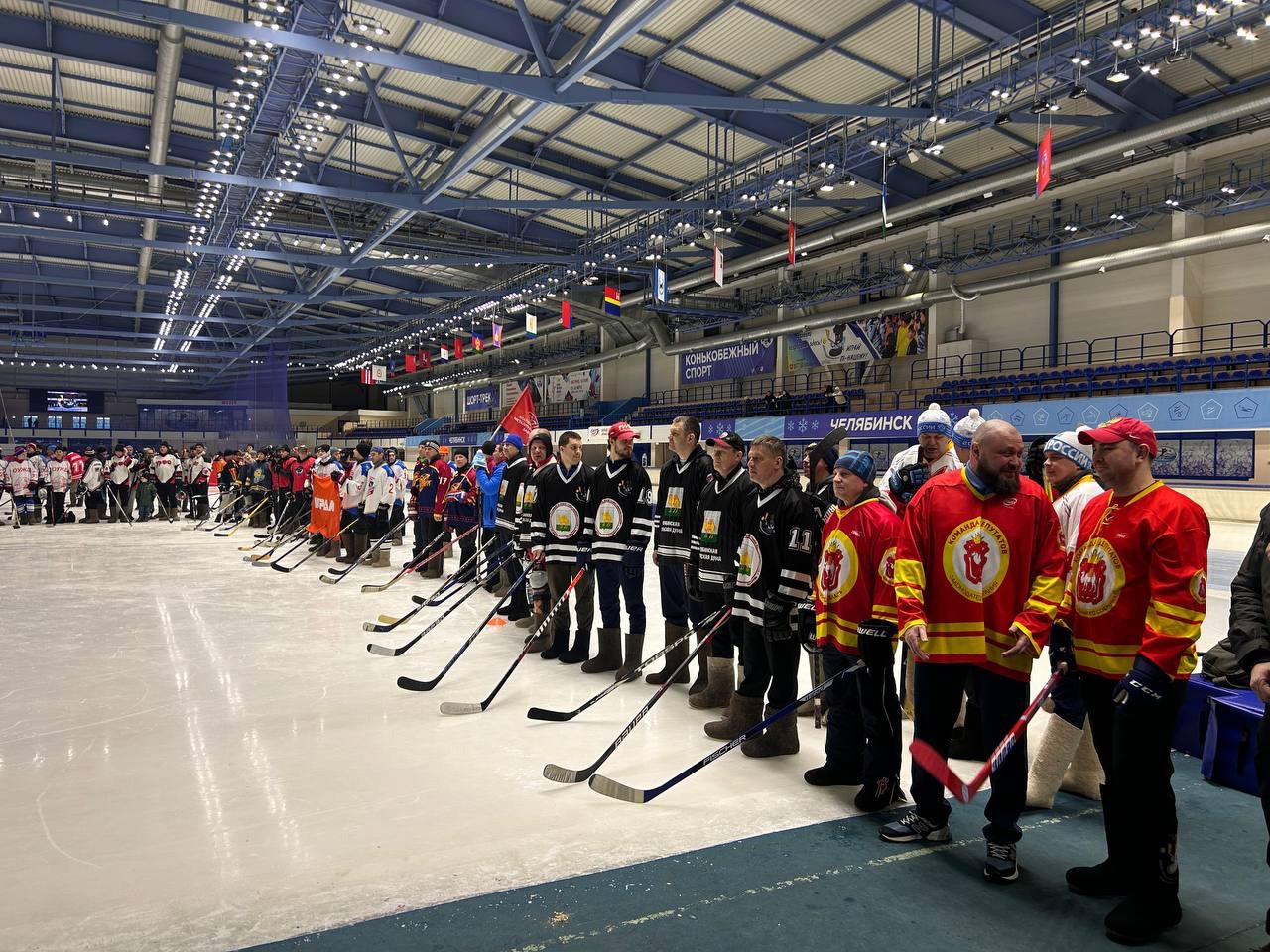 В Челябинске прошел XV турнир по хоккею в валенках