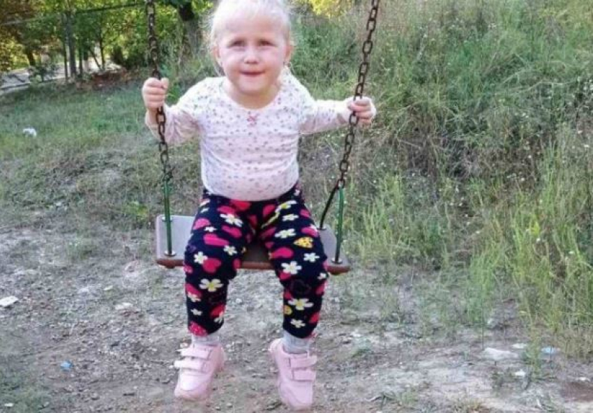 Чудовищная трагедия. 4-летнюю девочку, которую искали всю ночь, нашли мертвой в канаве