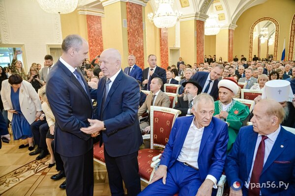Дети, жена и экс-губернаторы в первом ряду: В Оренбурге прошла инаугурация Евгения Солнцева. Как это было?